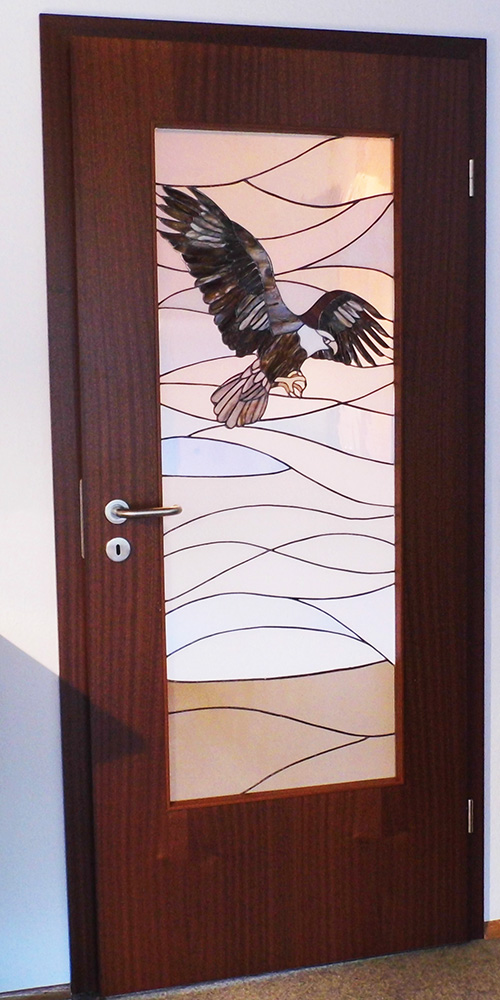 Glastür mit Adler.